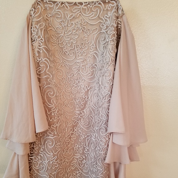 NWOT Ruffle Sleeve Gown - Picture 4 of 5